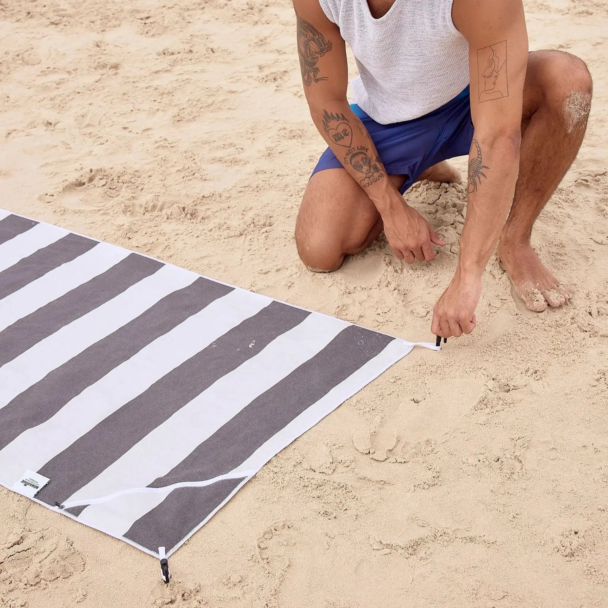 black_white_best_beach towels australia sandfree with pocket