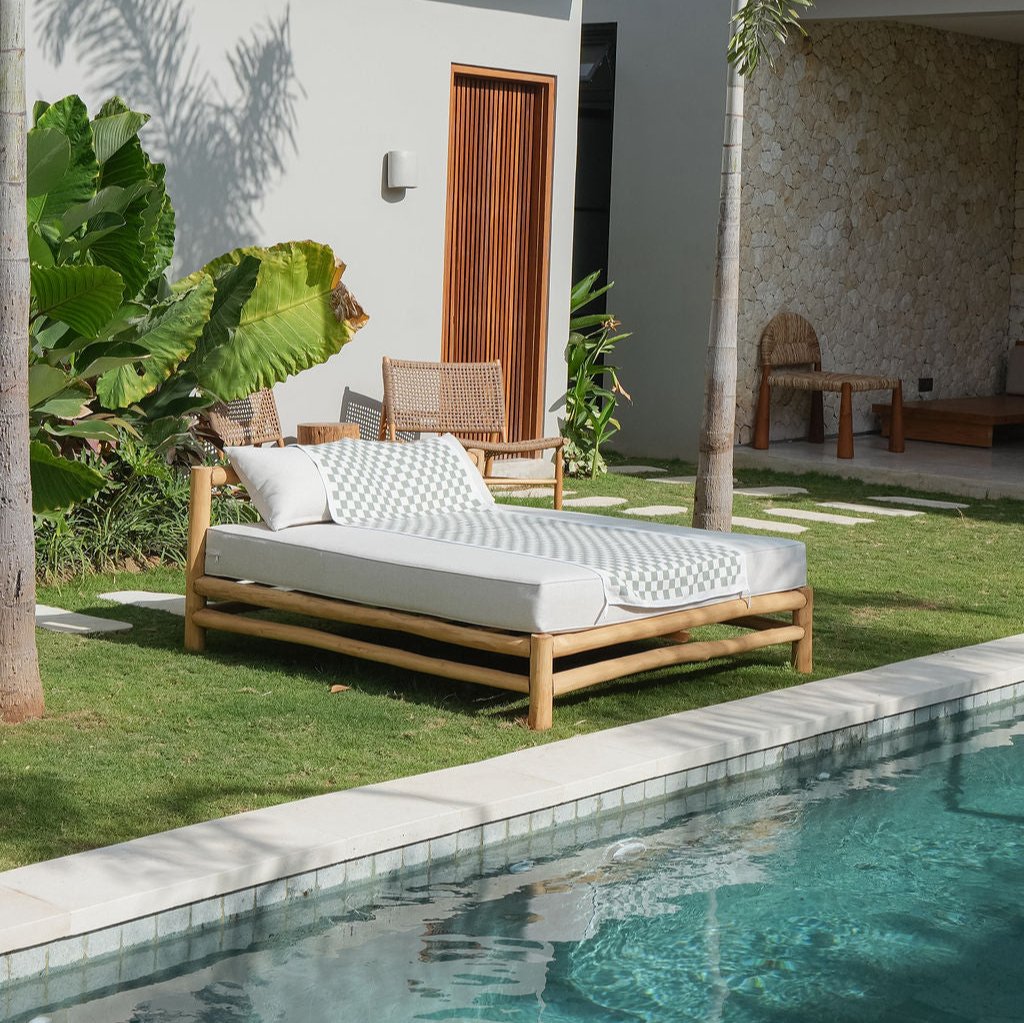 Noosa Sand Free Beach Towel With Pocket