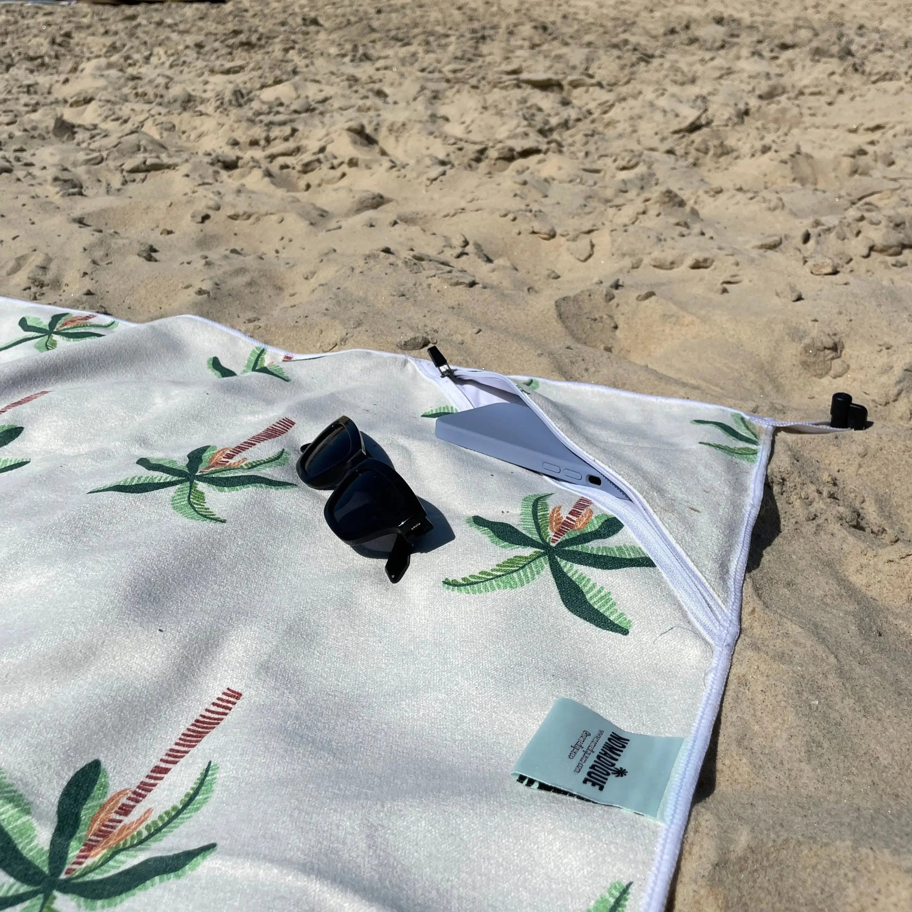 palm_tree_cream_best_beach_towel_australia_with_poket