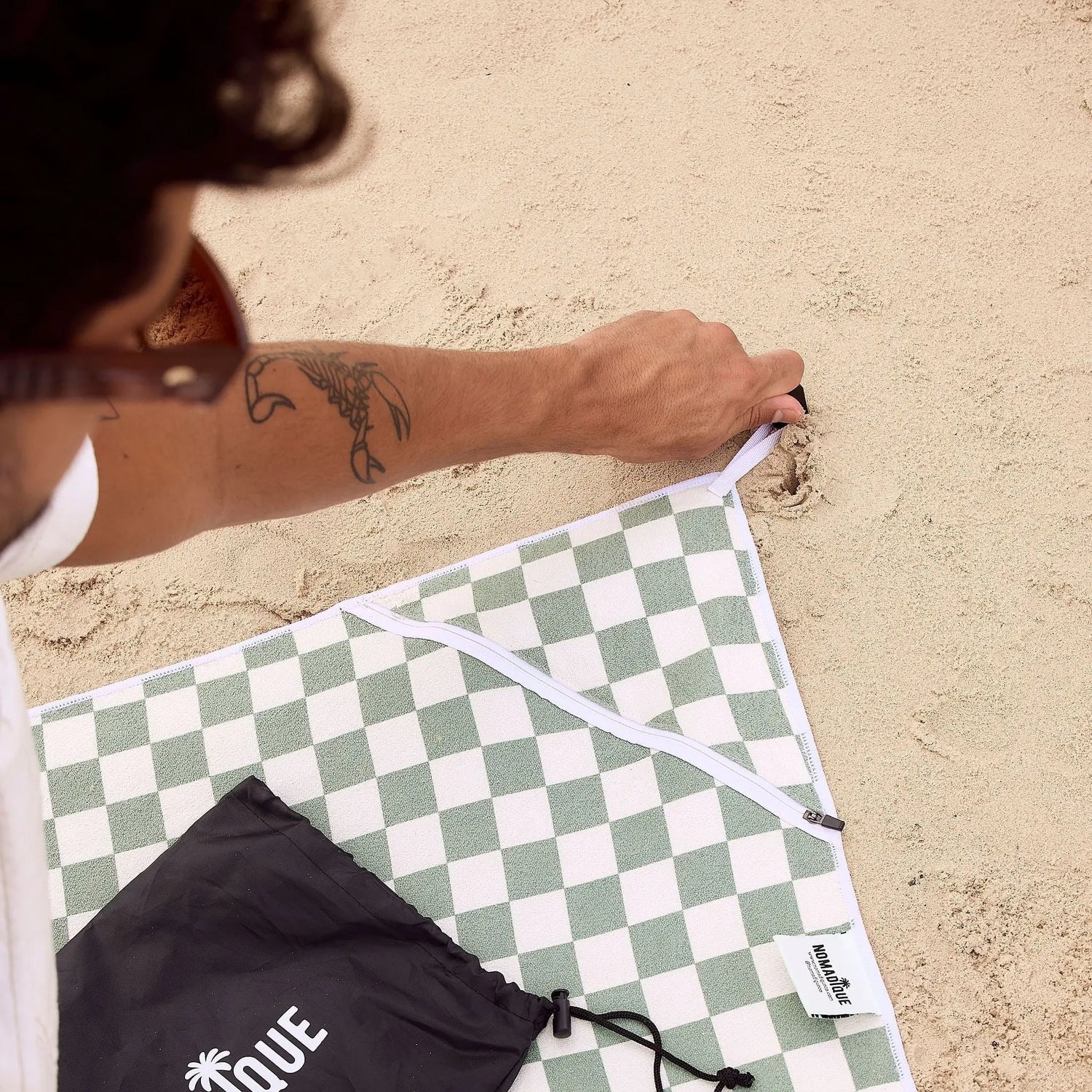 🧼 How to Wash Your Clothes (and Towel!) While Travelling - Nomadique Co