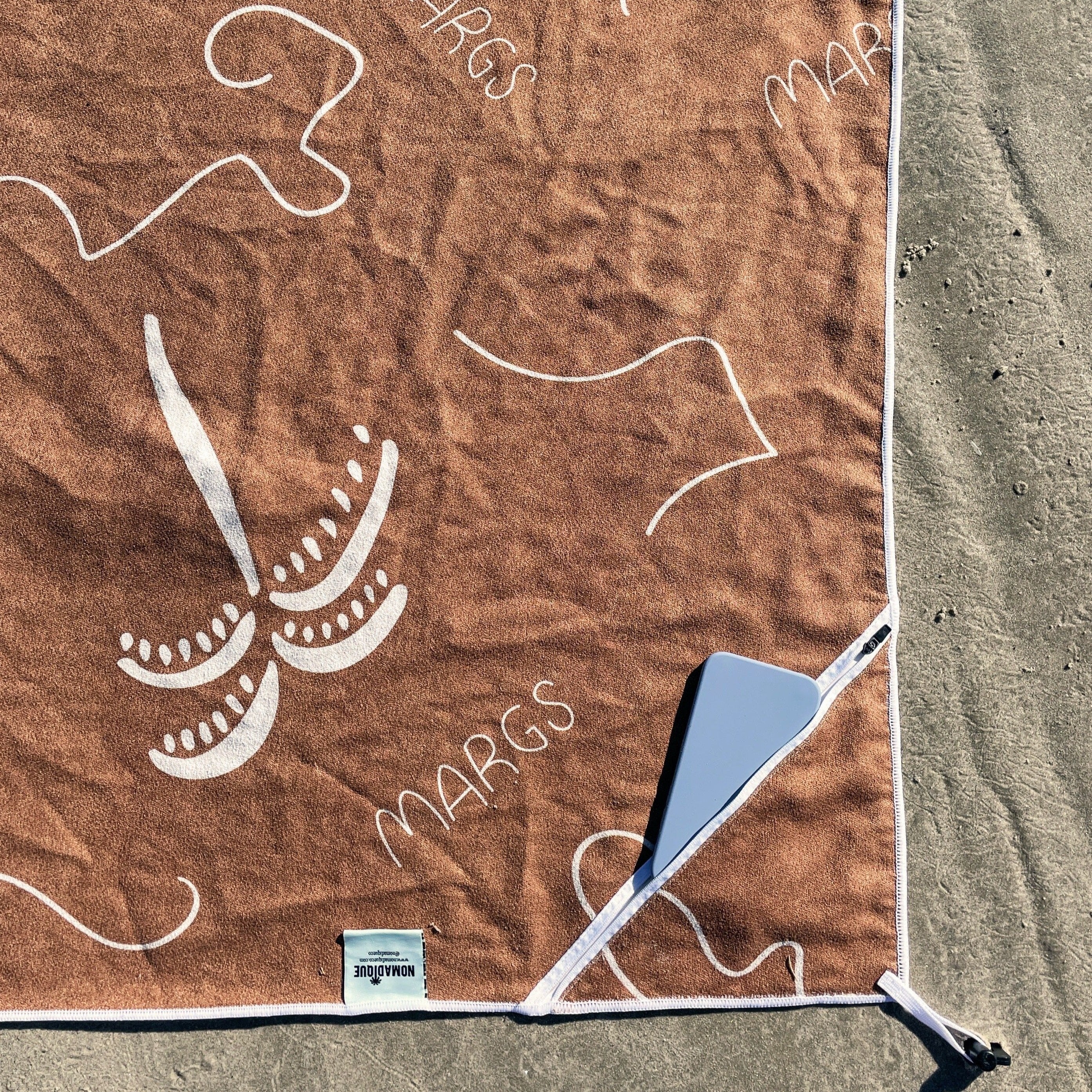 Brown_beach_towel_with_zip_pocket_and_pegs_australia