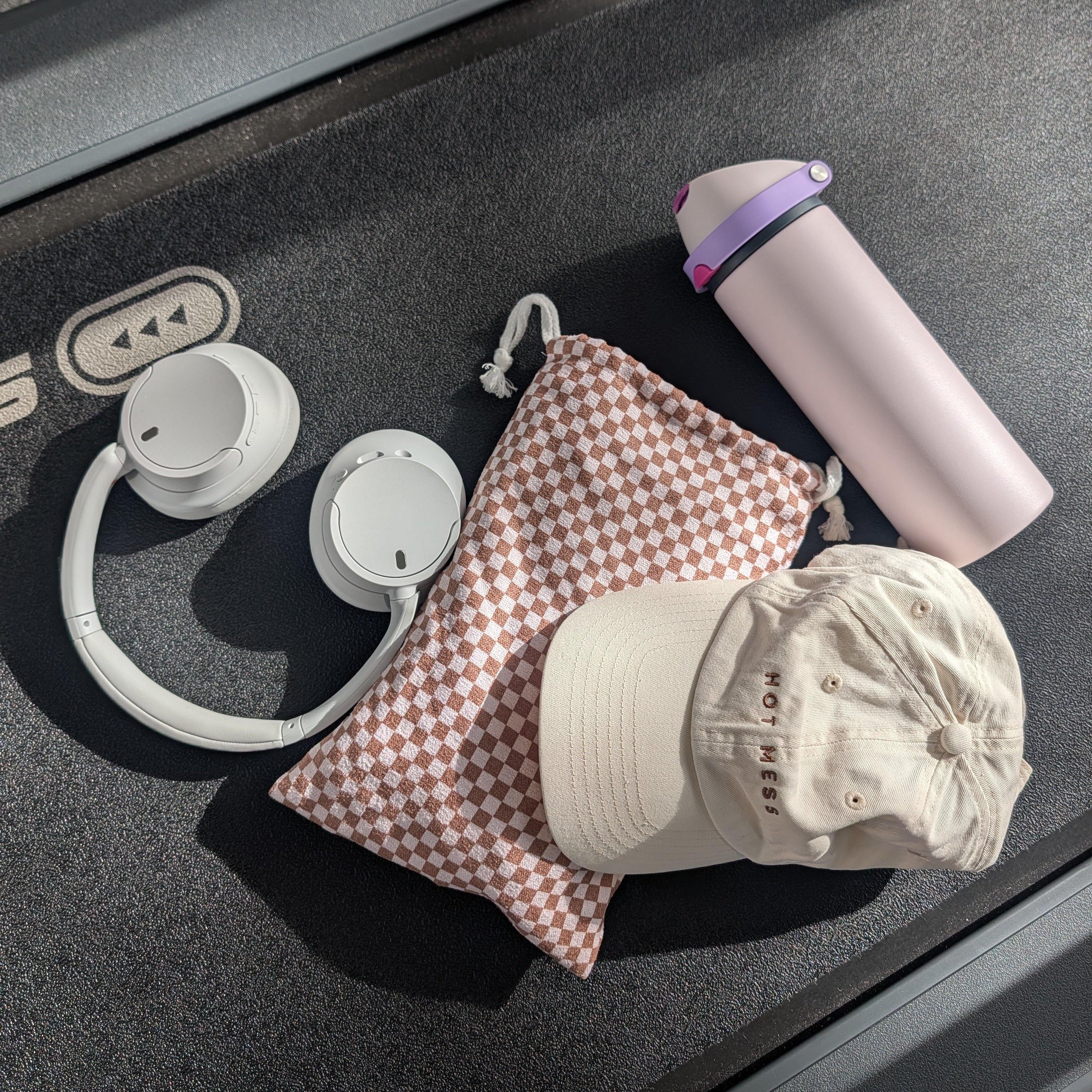 The brown-and-white checkered neutral color palette makes this towel bag versatile and unisex, blending effortlessly with gym equipment, locker rooms, and workout gear.