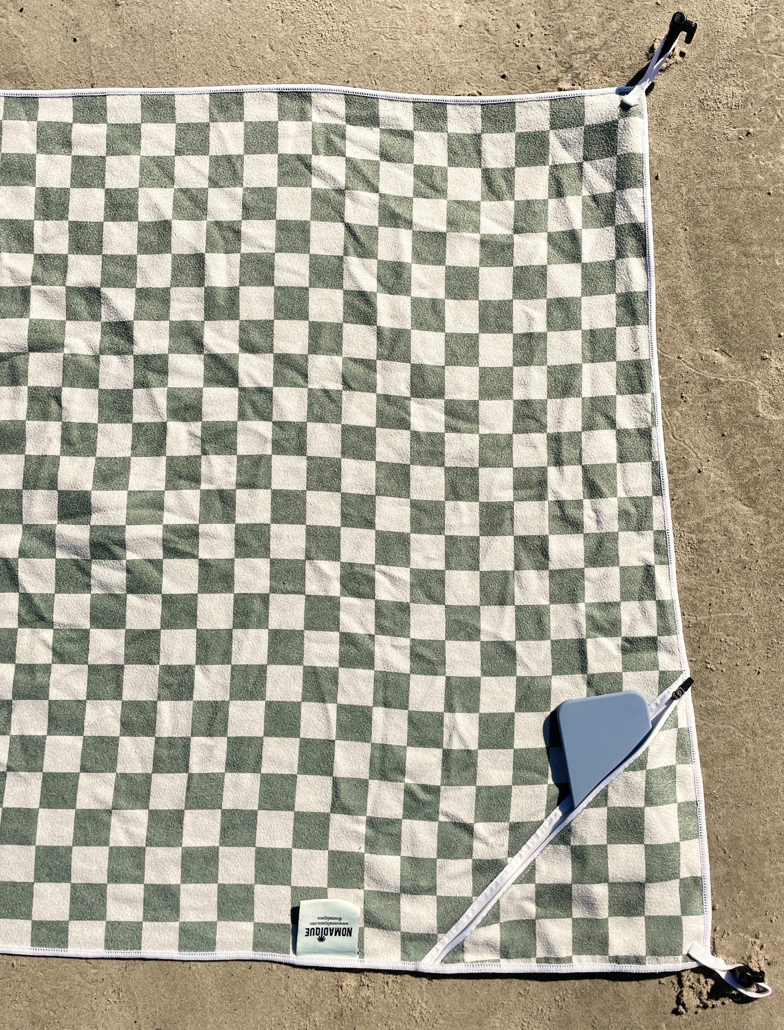 green_checkered_beach_towel_with_zip_pocket_and_pegs_australia