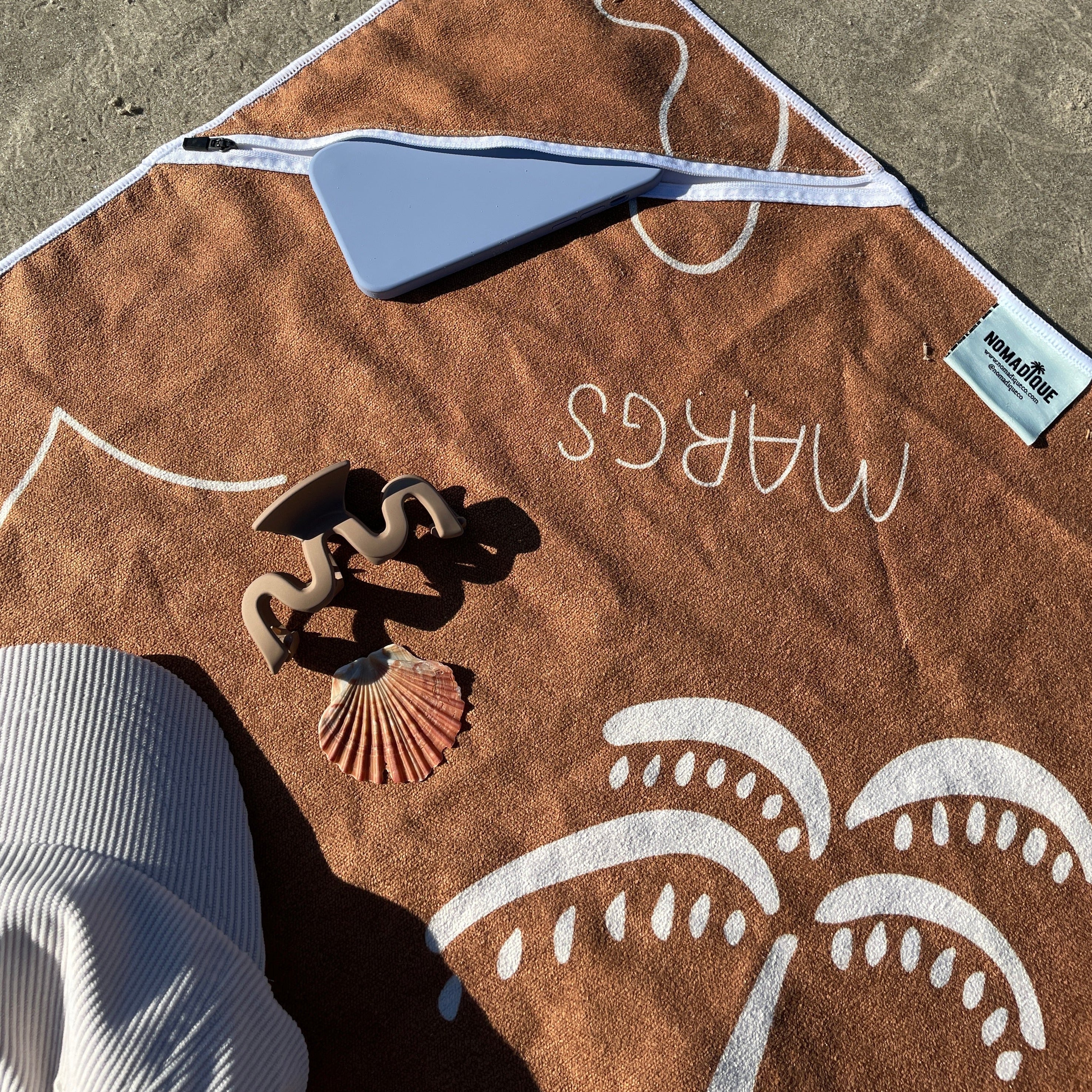 Brown_beach_towel_with_zip_pocket_and_pegs_australia