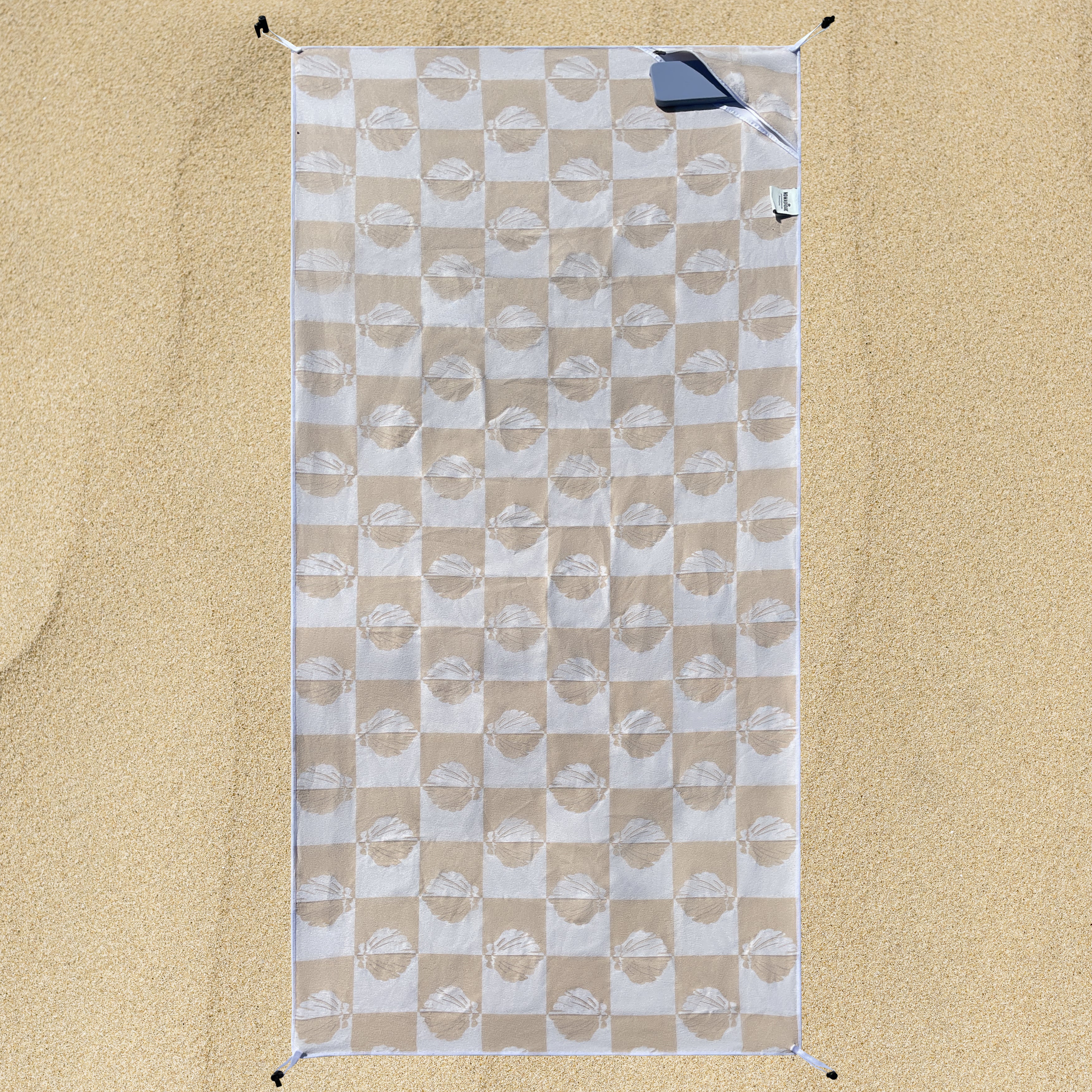 yellow_shells_beach_towel_with_zip_pocket_and_pegs_australia